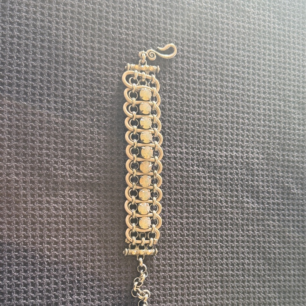 Elegant Gold Link Bracelet